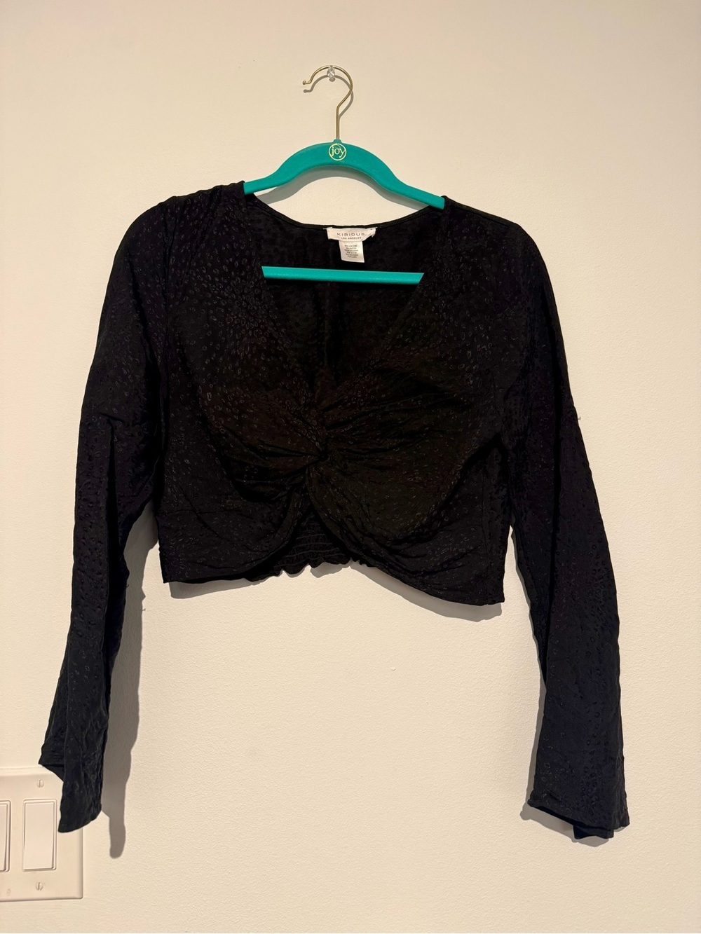 Women's Black Twist-Front Long Sleeve Crop Top